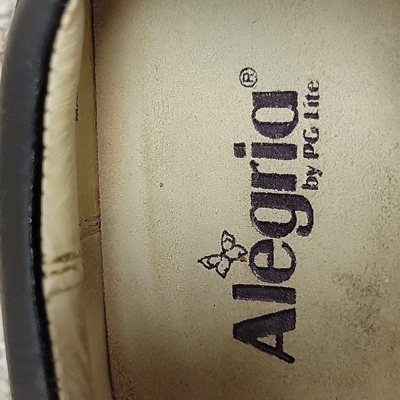 Allegria, woman Black Leather Khloe Slip-On Shoes with Buckle Sz 38. (US 7.5-8) - Picture 9 of 10